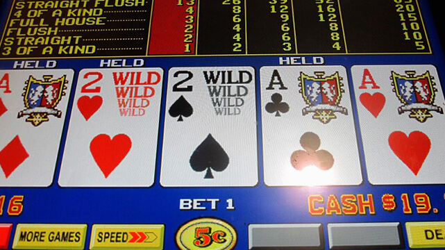 Deuces Wild Video Poker Machine